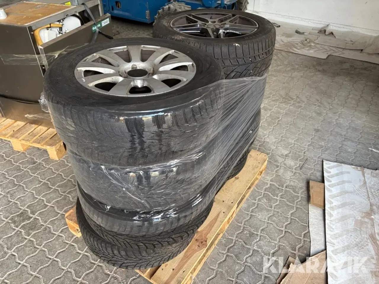 Billede 4 - Alufælge med dæk Mercedes AMG Evergreen Nokian 225/55R17 og 255/60R16