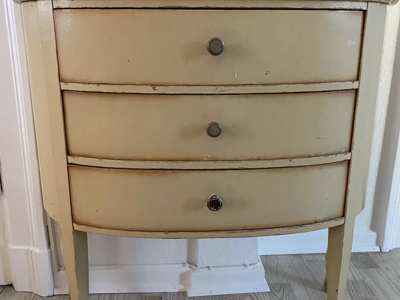 Billede 1 - Lille sød kommode 