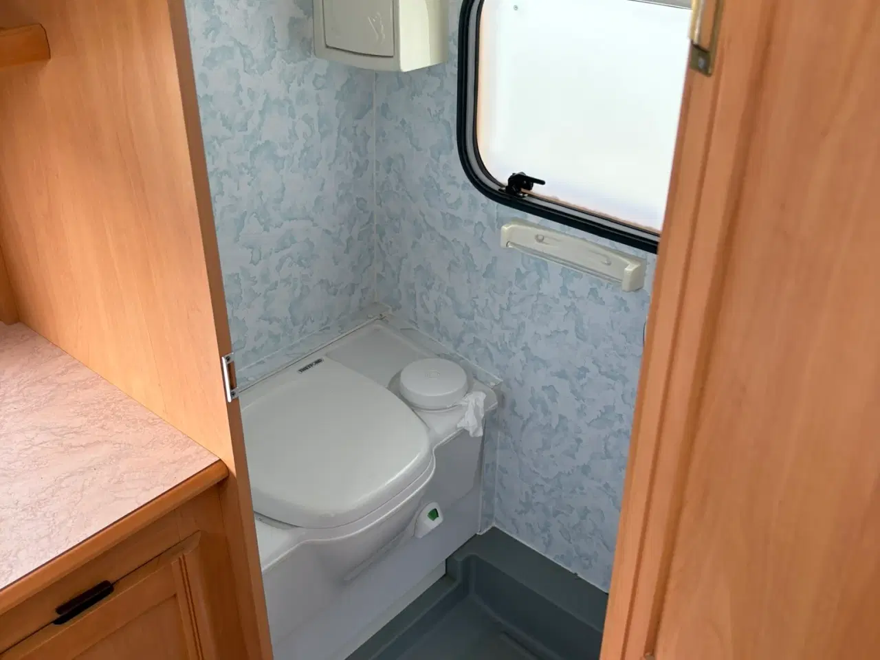 Billede 10 - Campingvogn med popup tag.