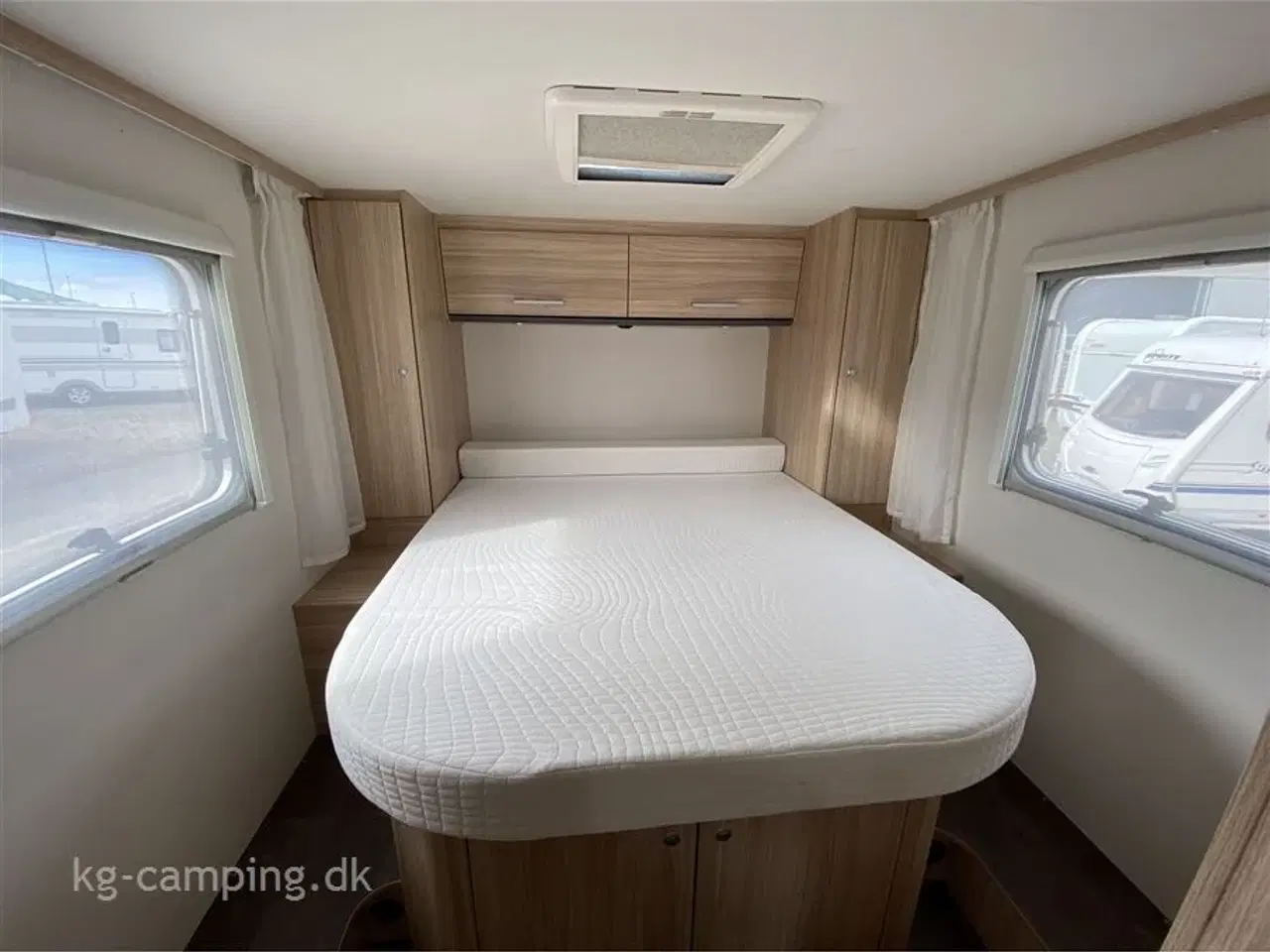 Billede 5 - 2021 - SunLight VAN V67S   Velholdt autocamper med fritstående dobbeltseng