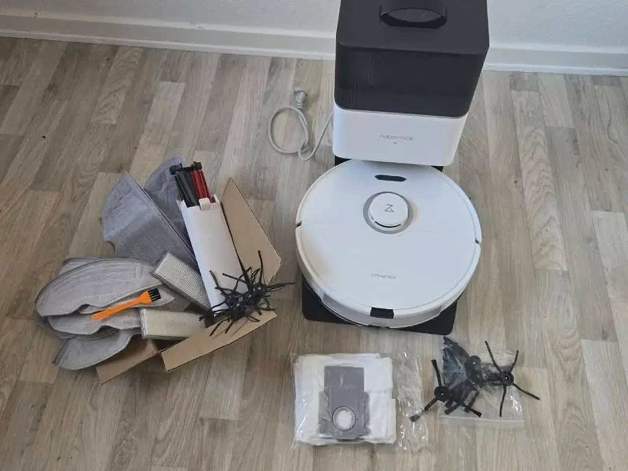 Billede 2 - ROBOROCK S8+ ROBOTSTØVSUGER  med opsamler