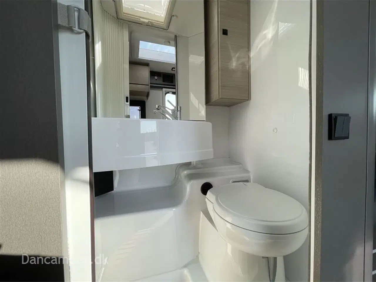 Billede 20 - 2024 - Chausson X650 Exclusive line   TILBUDSPRIS 1.019.900,- SPAR kr. 50.000,- Camper med stor Lounge og siddegruppe, 9-trins automatgear, sænkeseng, stor garage, specialfælge, Artic, Connect- og X-tilbehørspakke ,