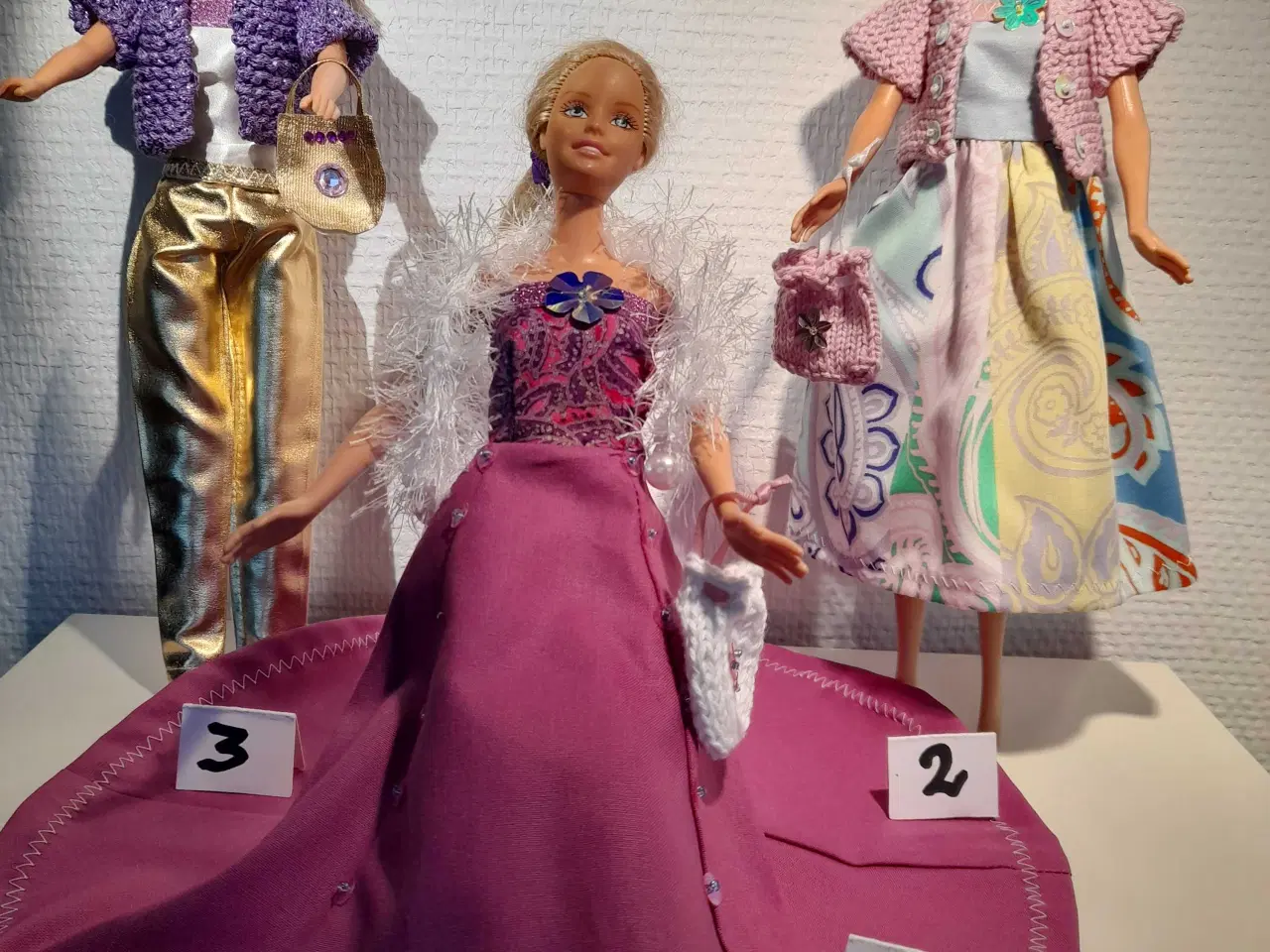 Billede 1 - Nyt hjemmesyet og - strikket Barbietøj
