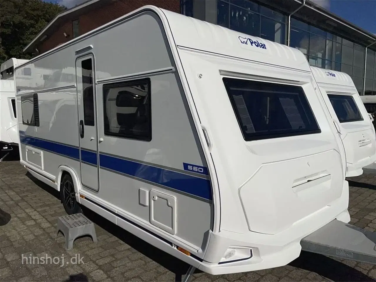 Billede 1 - 2025 - Polar Blue Edition 560 FD   Polar Blueline Edition med fransk dobbeltseng og rundsiddegruppe fra Hinshøj Caravan