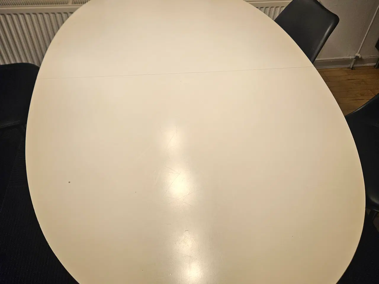 Billede 1 - Spisebord med stole