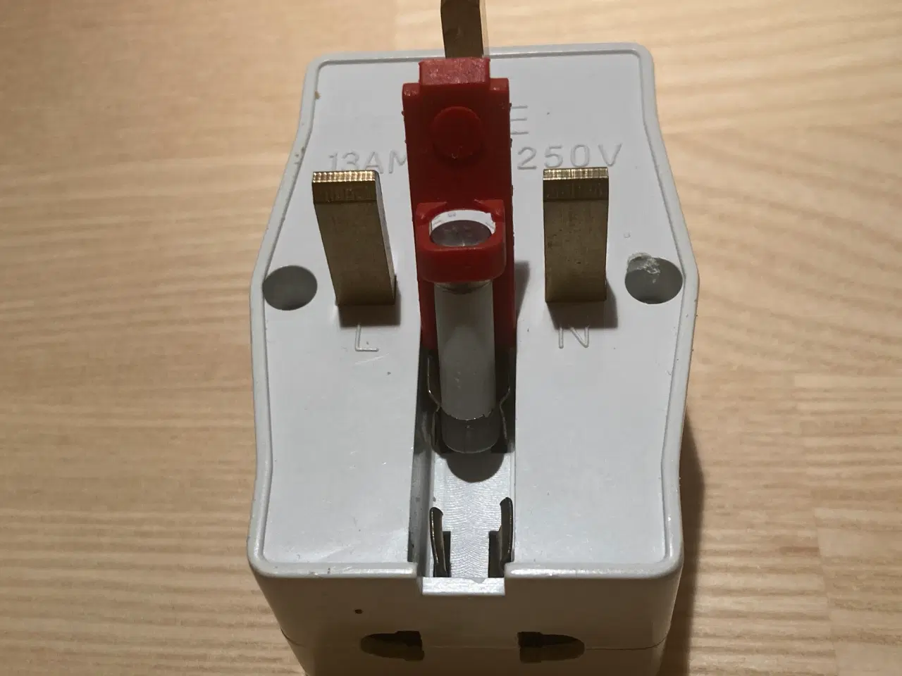 Billede 2 - 13 Amp / 250 Volt EU/DK til UK netstik adapter