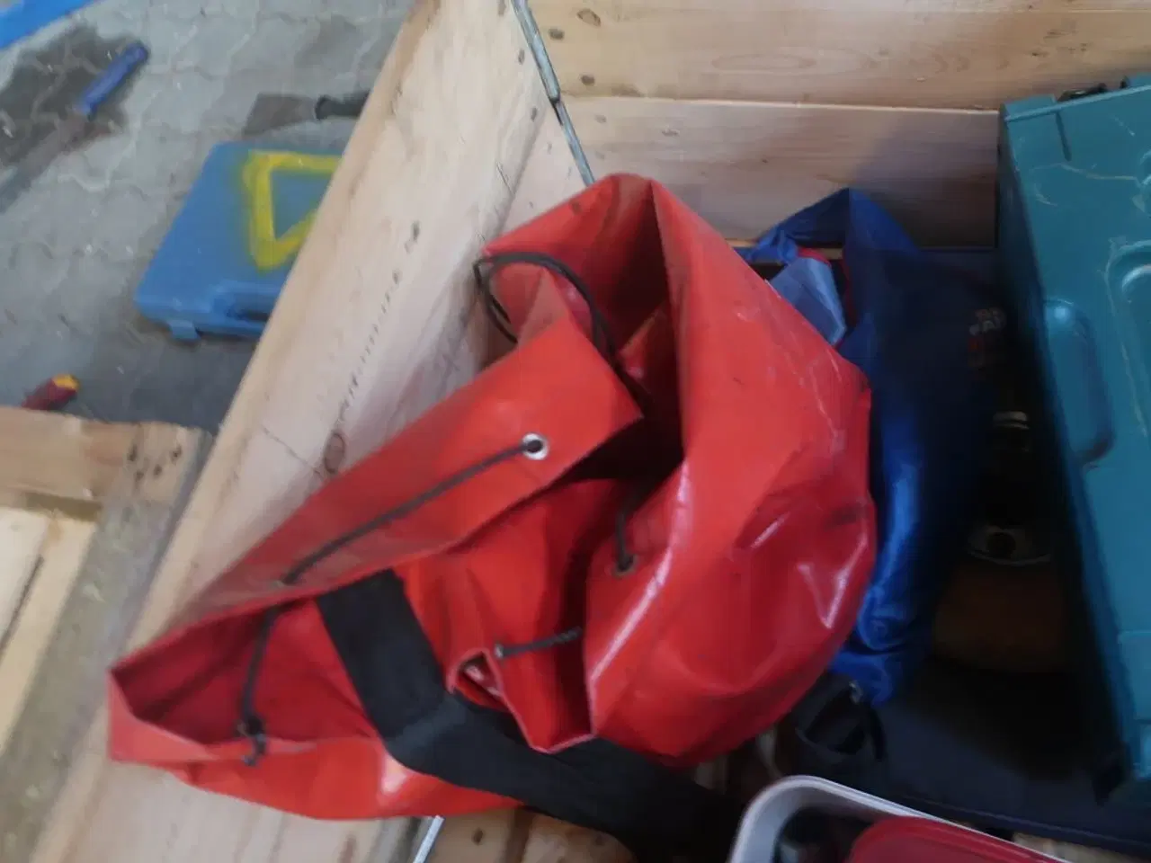 Billede 8 - 3 stk. paller med div. Pallerammer, værktøj, varelager m.m.