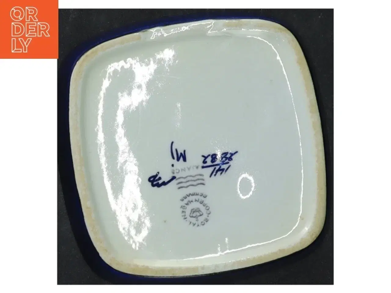 Billede 3 - Fajancefad fra Royal Copenhagen (str. 11 x 11 x 3 cm)