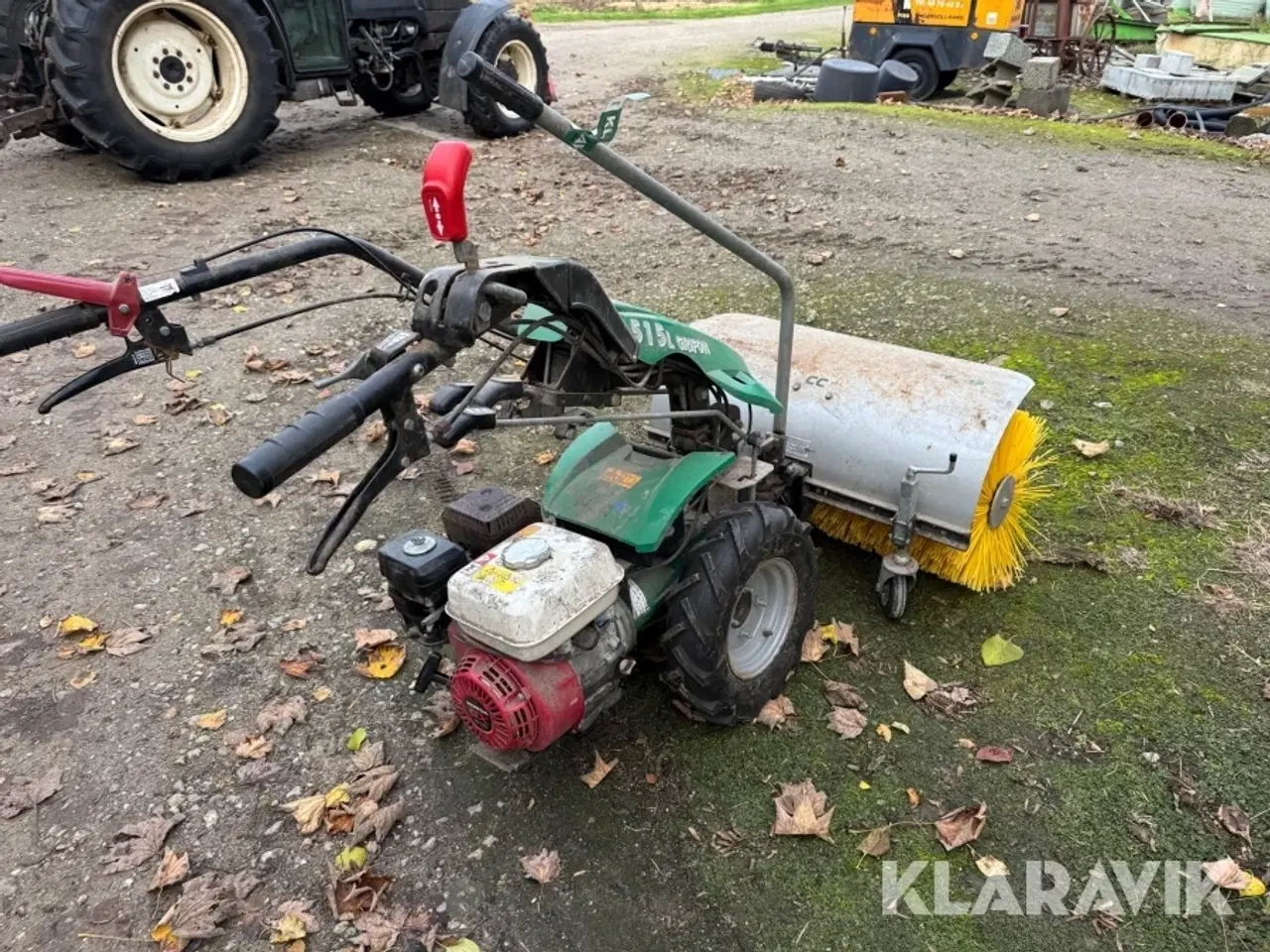 Billede 3 - Redskabsbærer med kost og sneplov Ferrari 515L grifon