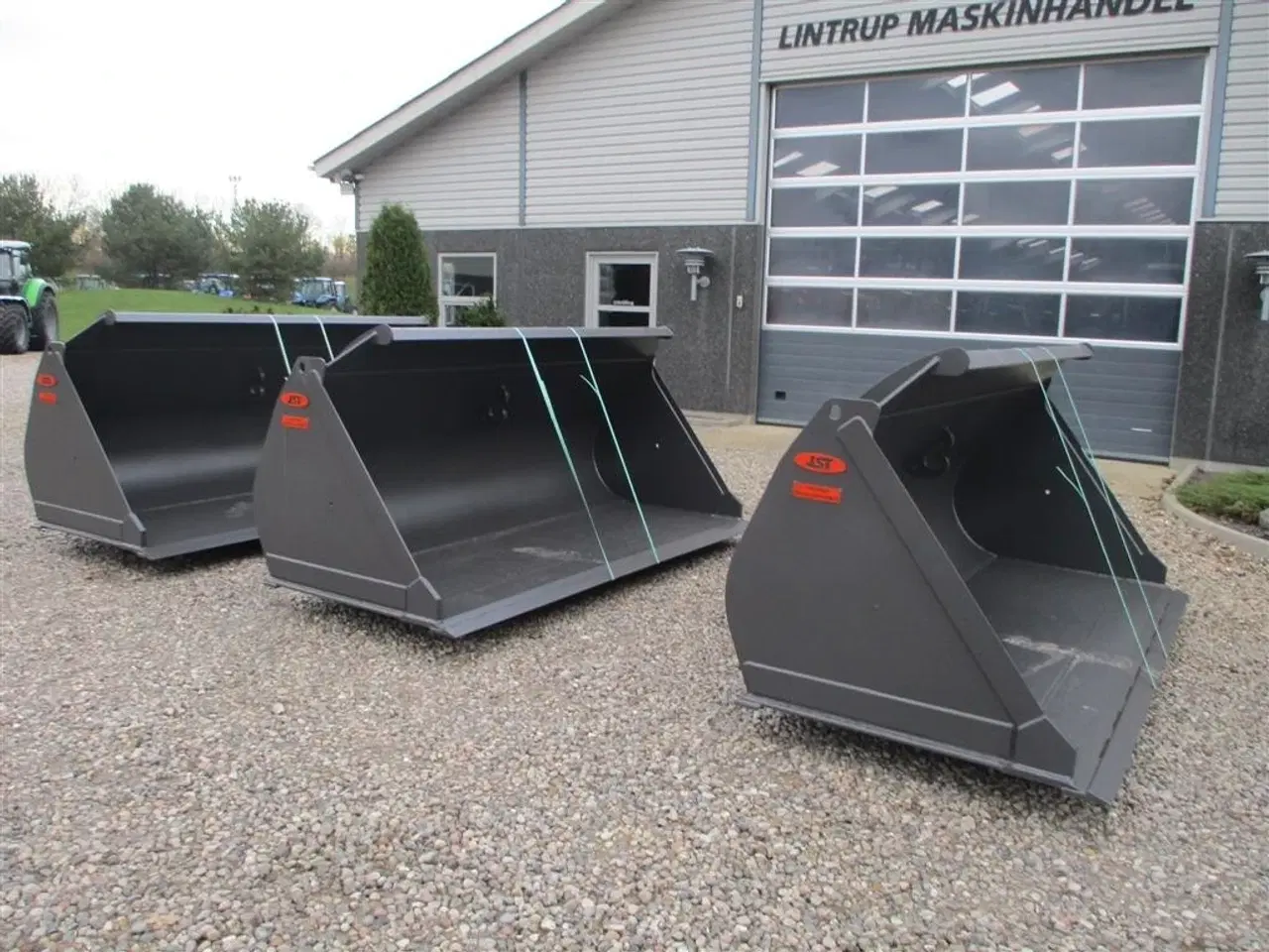 Billede 1 - JST Skovl med volvoskifte 300 bred og tager 3.4m3. Den er opbygget efter alle kunstens regler