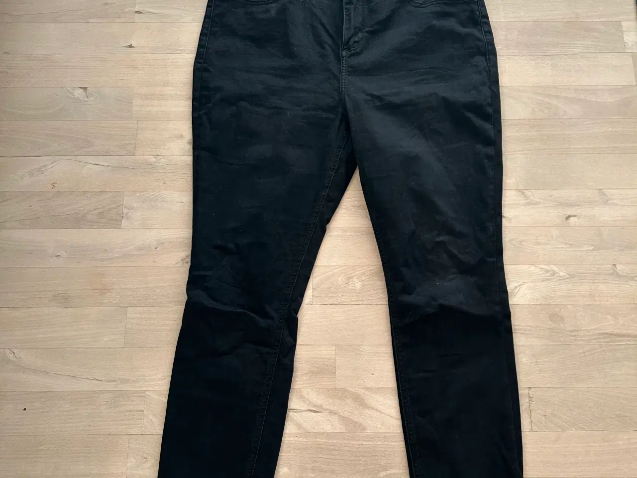 Billede 11 - Strikbluser, bukser, tørklæder mv. i str. 42-46