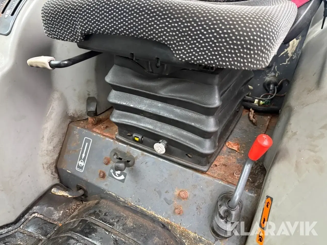 Billede 11 - Traktor Kubota M7040 med sneplov og Saltspreder