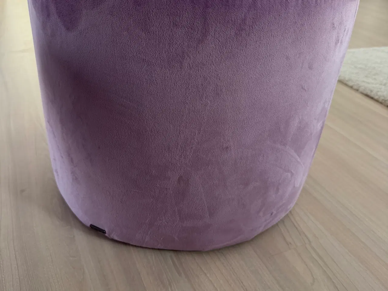 Billede 1 - Fin lilla puff fra Sinnerup