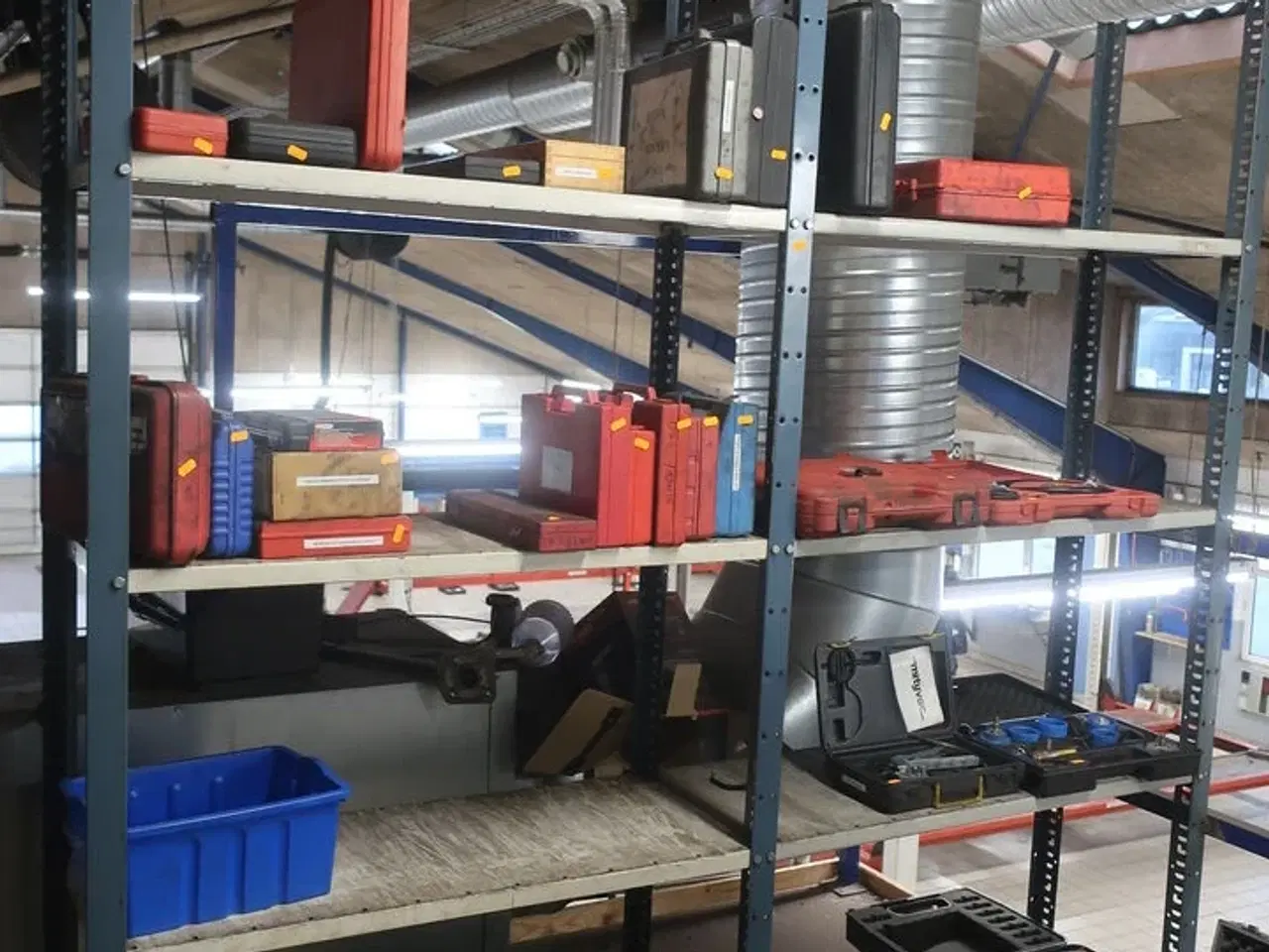 Billede 1 - Reol uden indhold