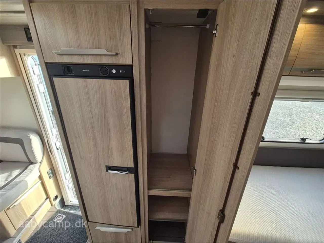 Billede 13 - 2018 - Knaus Sky TI 700 MEB Automatgear. Solceller. Batteri. cykelstativ. Elektrisk indgangstrin. Elektrisk Markise. Anhængertræk. KUN 35,700 KM!!!