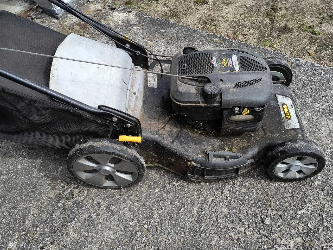 Billede 1 - Alpina plæneklipper, bs motor med fremtræk 