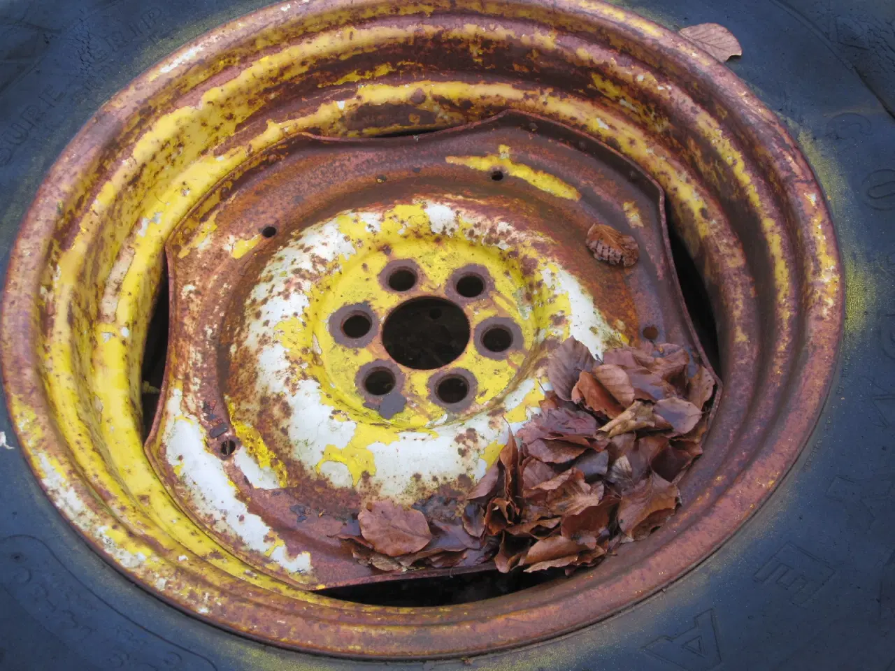 Billede 1 - Fælge til Fordson traktor 16,9 - 14 X 30"