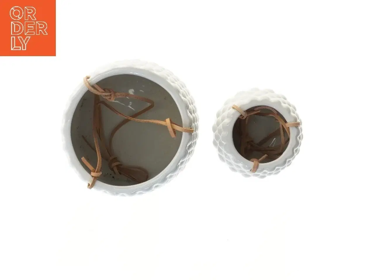 Billede 2 - Keramiske vaser med lædersnøre (str. 2 stk Ø 10 & 16 cm)