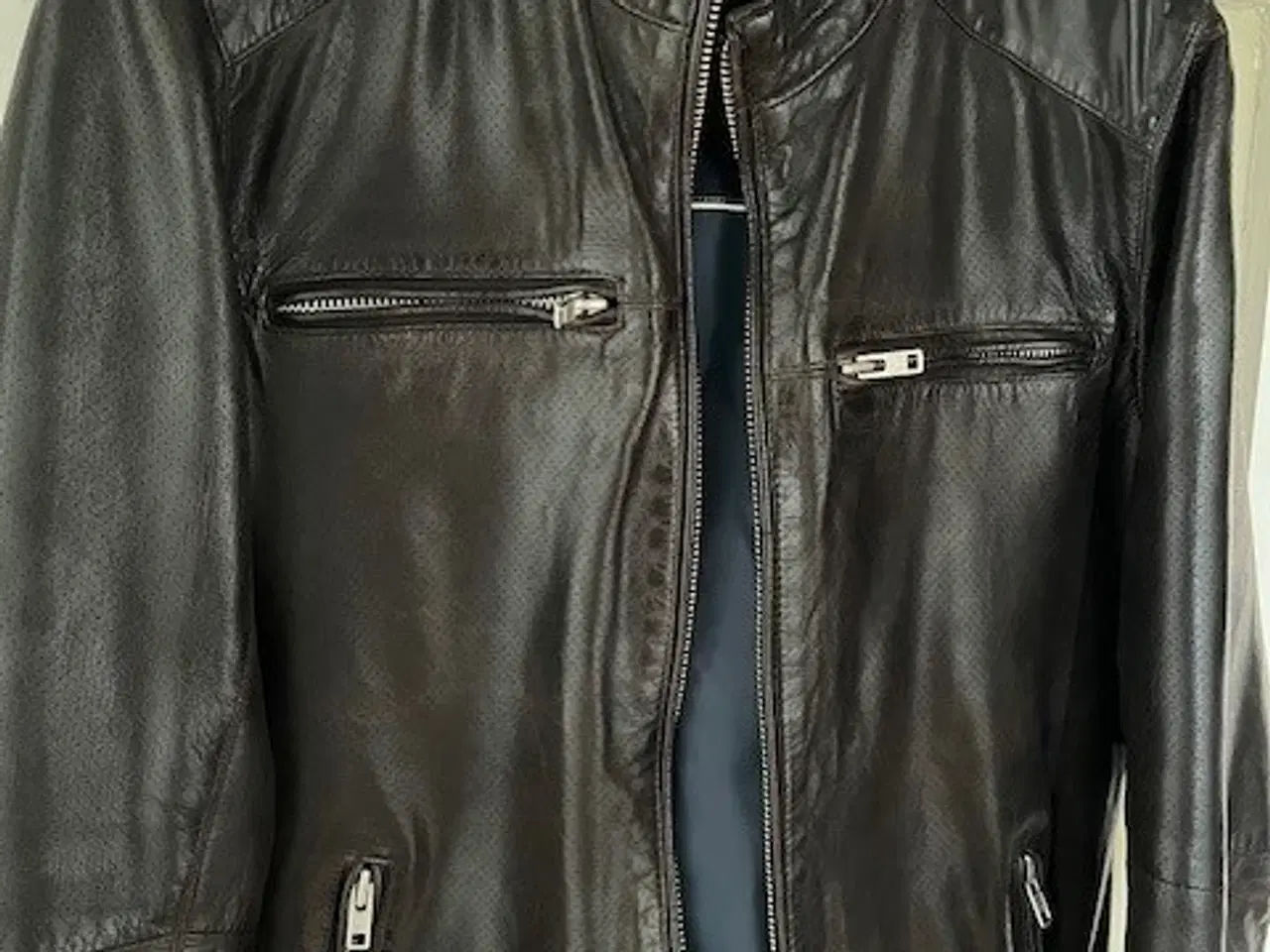 Billede 1 - Smart skindjakke i sort