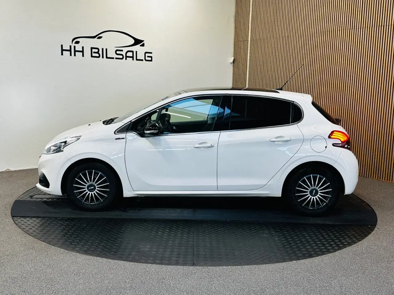 Billede 8 - Peugeot 208 1,6 BlueHDi 100 GT Line Sky