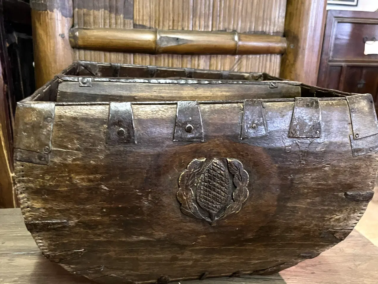 Billede 1 - Kinesisk rismål --originalt gl. m. deko på sider