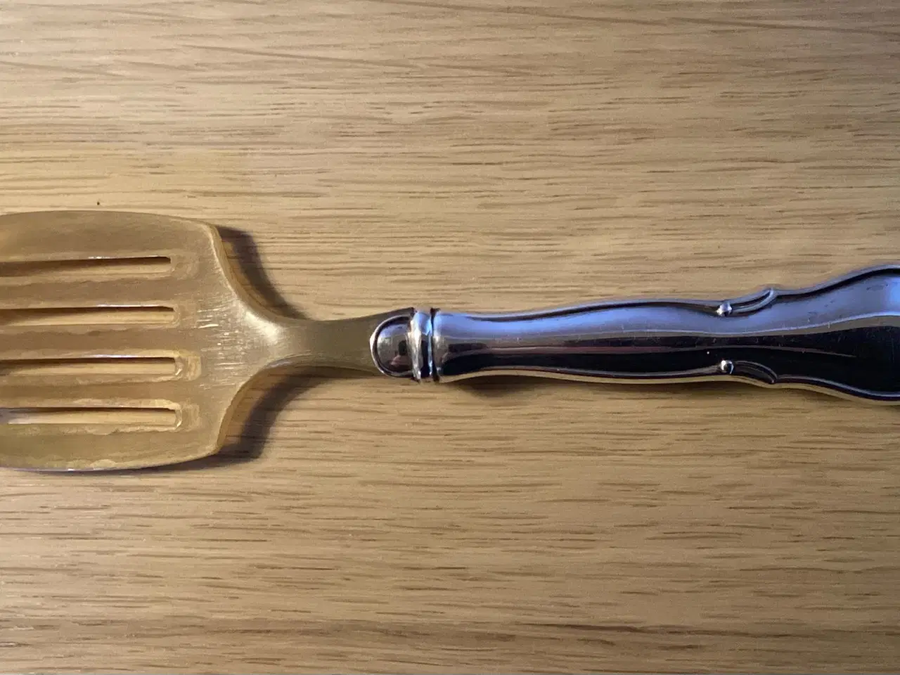 Billede 1 - SOLGT.    Ambrocius Sardin-gaffel med skaft i Sølv