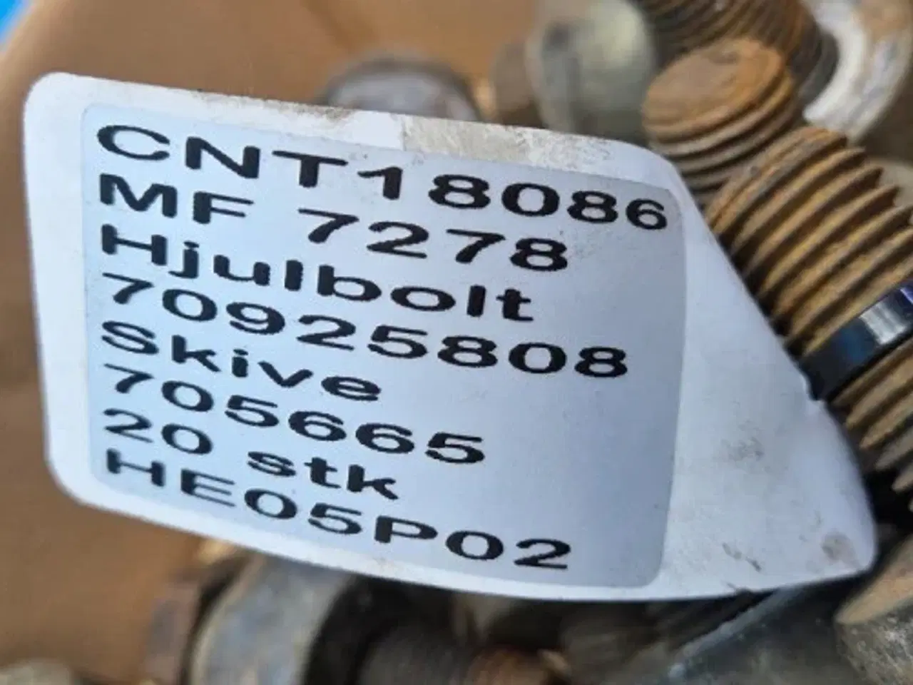 Billede 9 - Massey Ferguson 7278 Hjulbolt 70925808  20 Stk