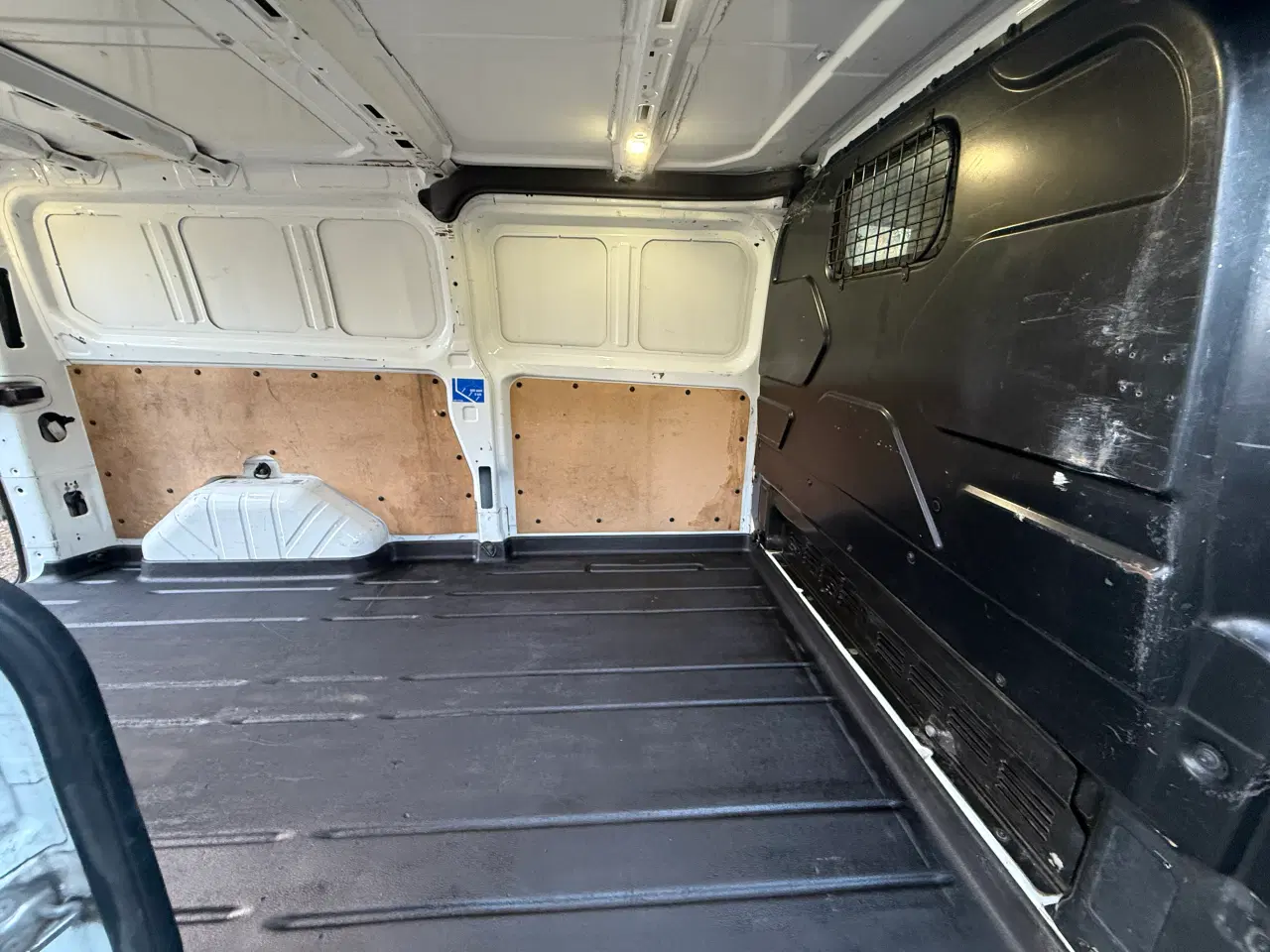 Billede 9 - Ford transit med lav km og træk til 2800 kg