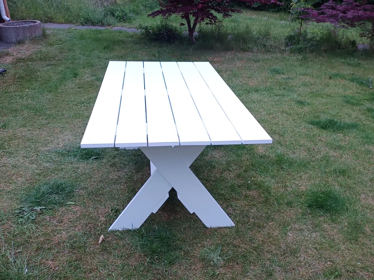 Billede 7 - Hvidt HAY Crate havebord i fyrretræ