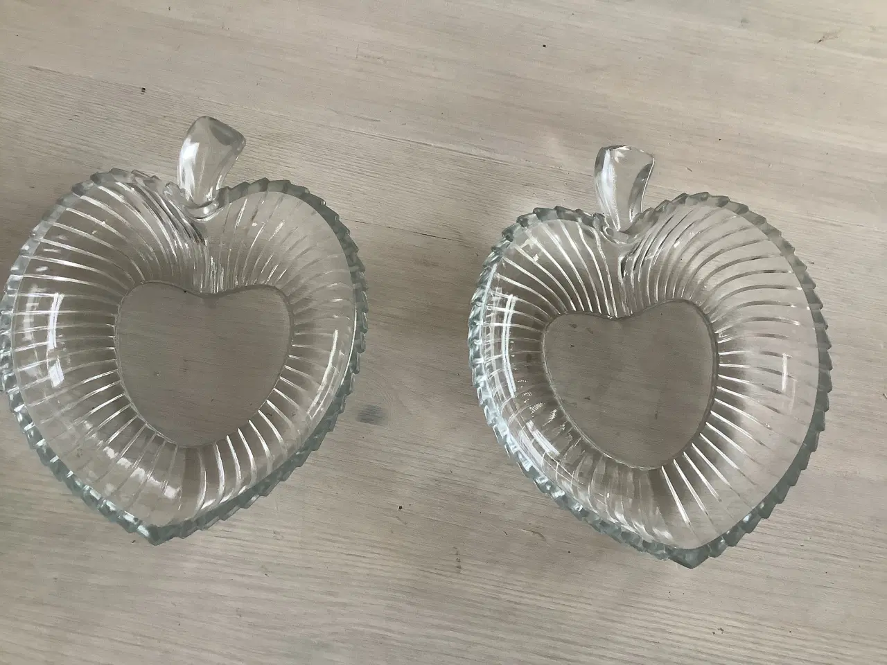 Billede 2 - 2stk små glasskåle formet som æbler