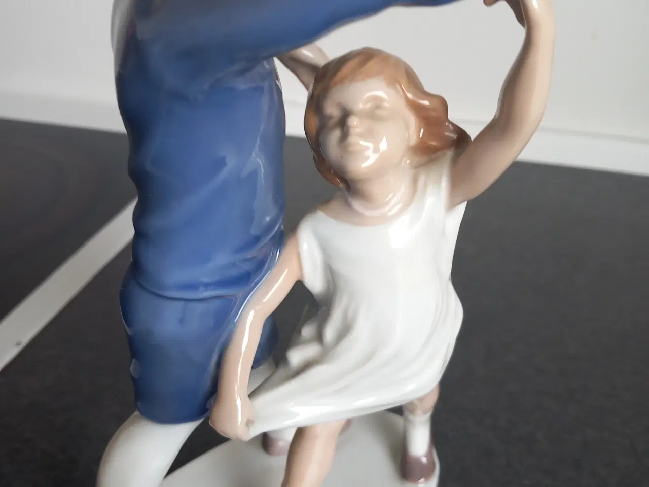 Billede 2 - B&G figur. Dansende børn