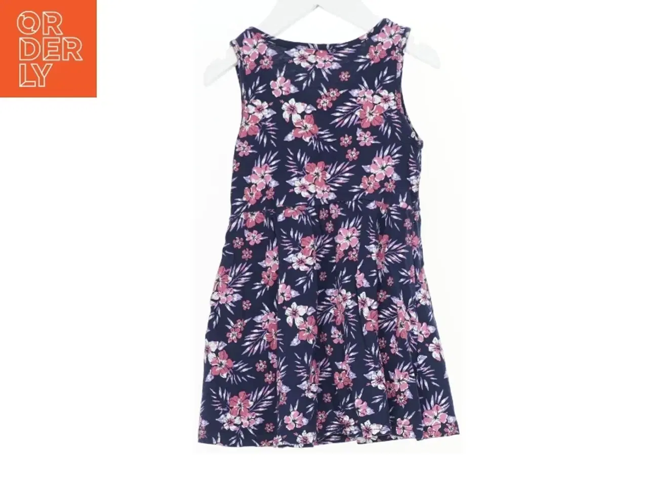 Billede 2 - Kortærmet kjole med blomsterprint fra Kiki&koko (str. 104)