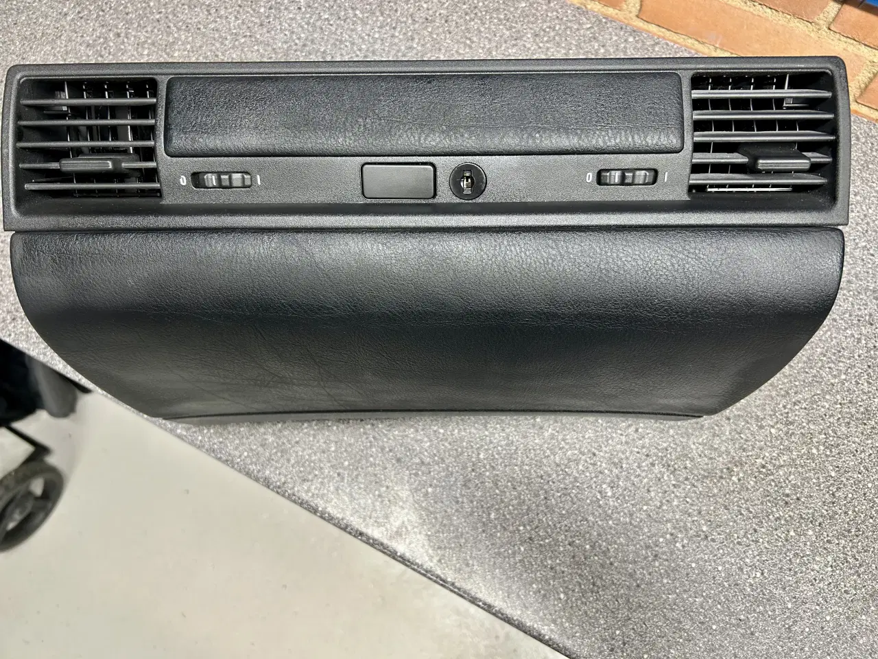 Billede 2 - BMW E36 Handskerum komplet.