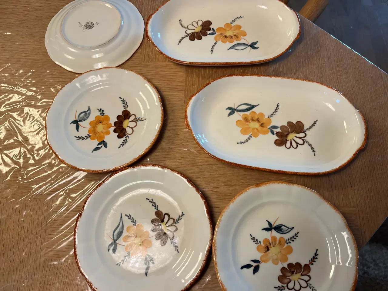 Billede 1 - Retro keramik - 4 små tallerkner og 2 små fade