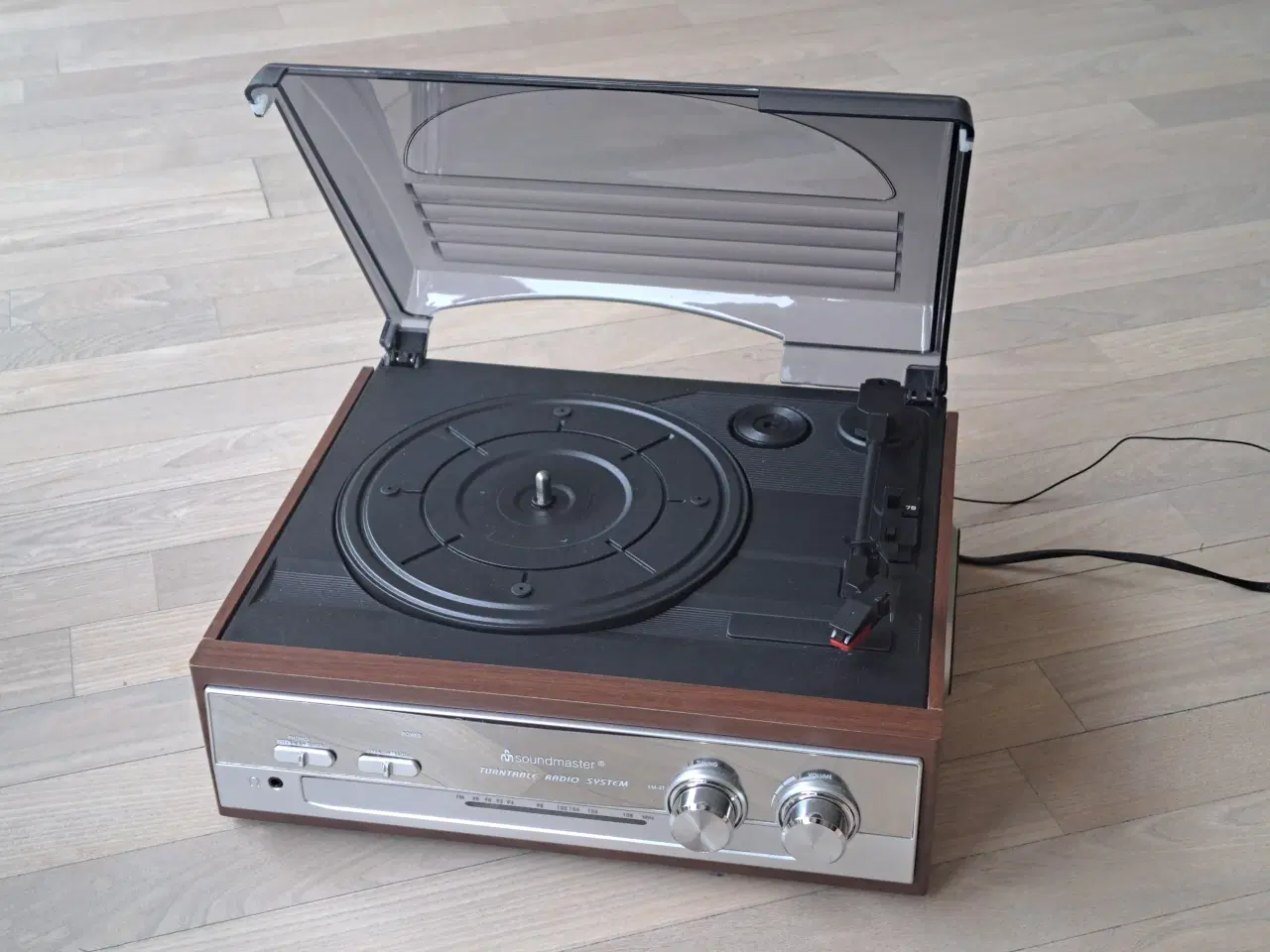 Billede 1 - Pladespiller med FM-radio 