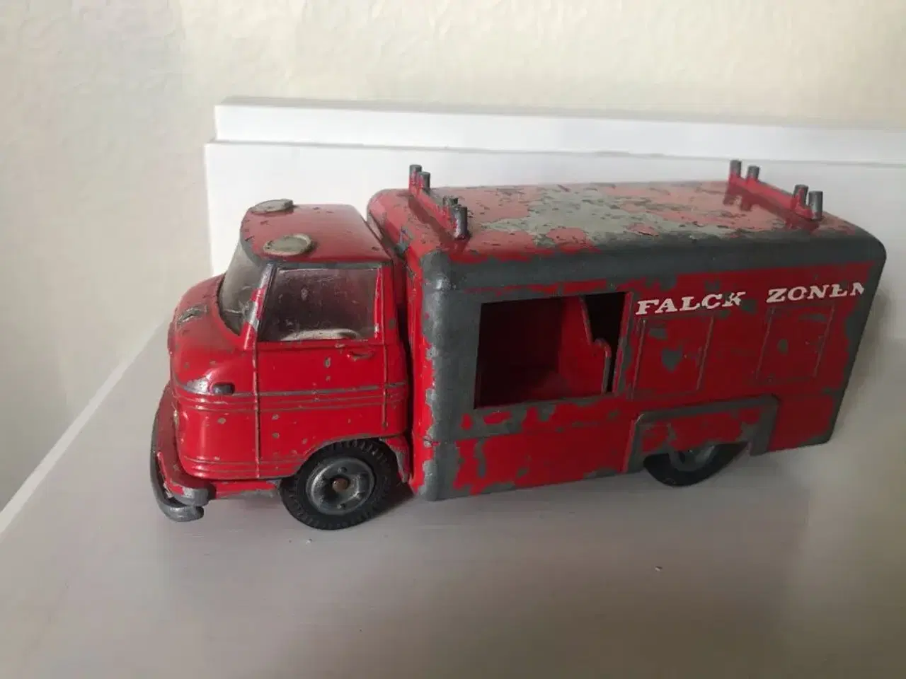 Billede 2 - Falck model bil