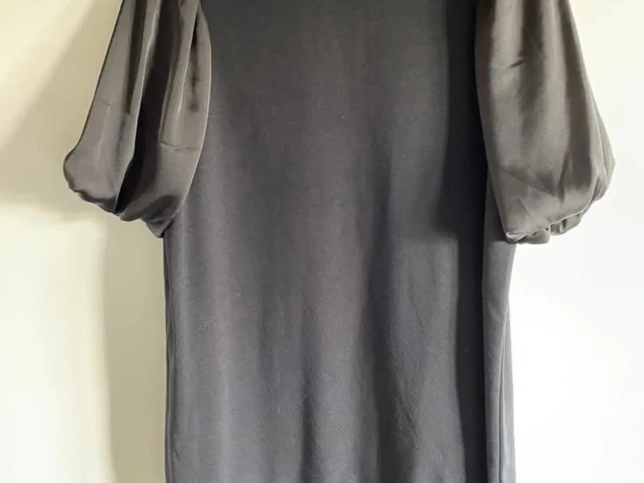 Billede 1 - Kort sort kjole, Vero Moda, str small (42/44)