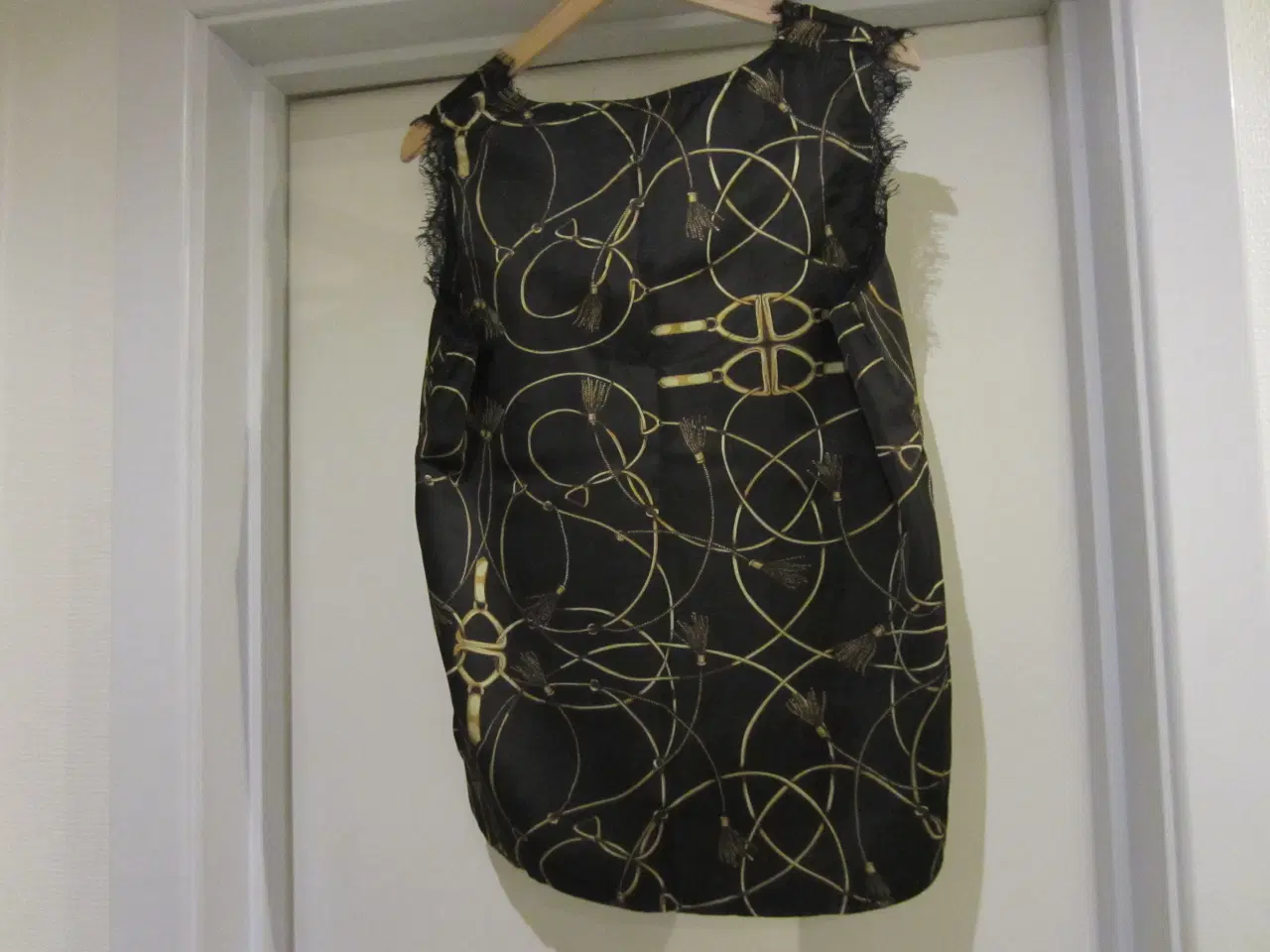 Billede 4 - Fin Bluse i str. M fra 2-Biz