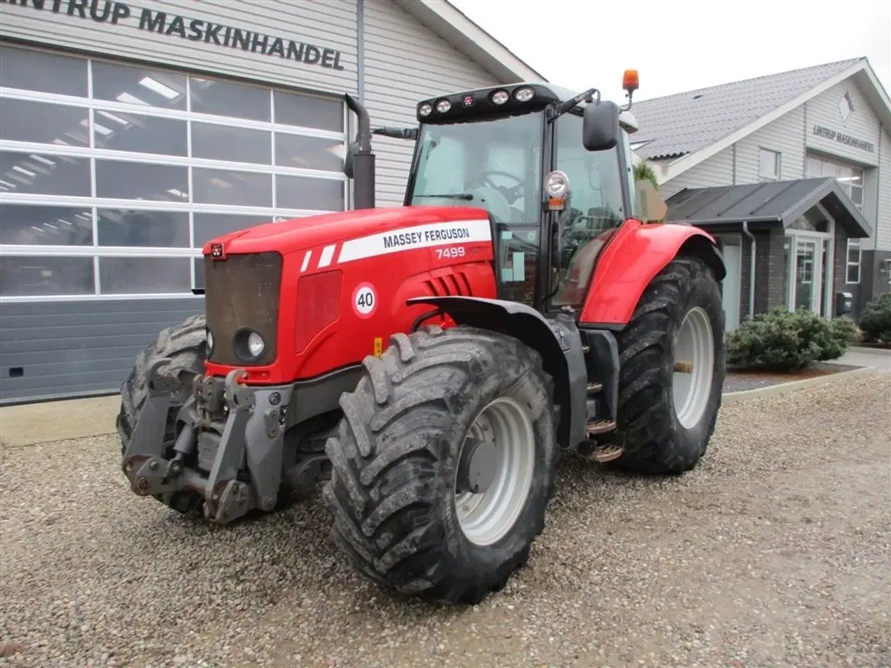 Billede 9 - Massey Ferguson 7499 Dyna VT med 4stk fabriksnye dæk til. Den er med frontlift, affejederet foraksel og affejederet kabine på