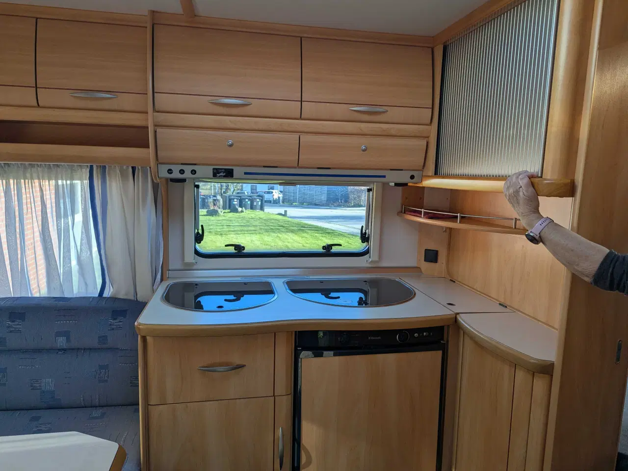 Billede 4 - Fuldt udstyret campingvogn