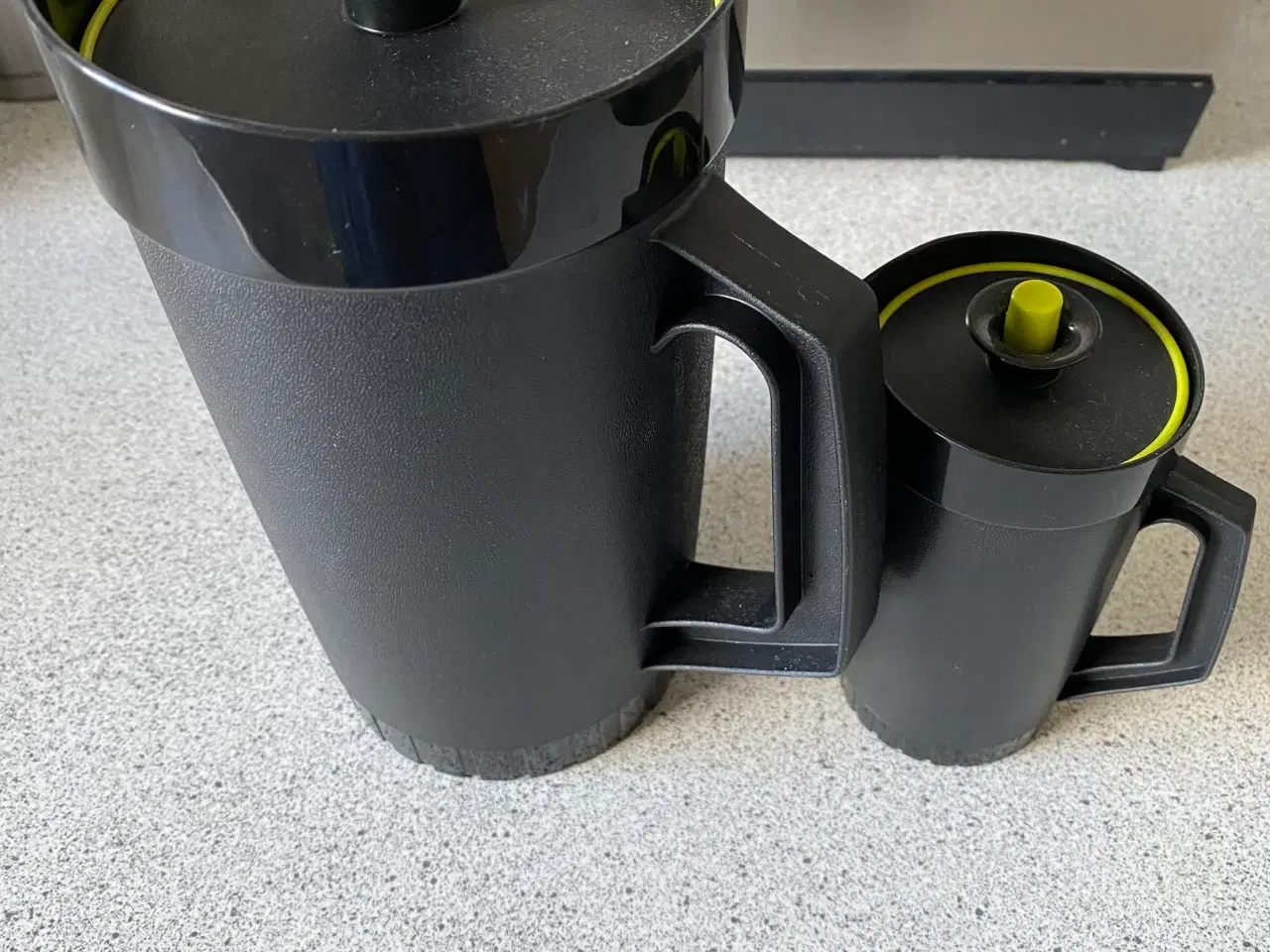 Billede 2 - Tupperware kander sorte