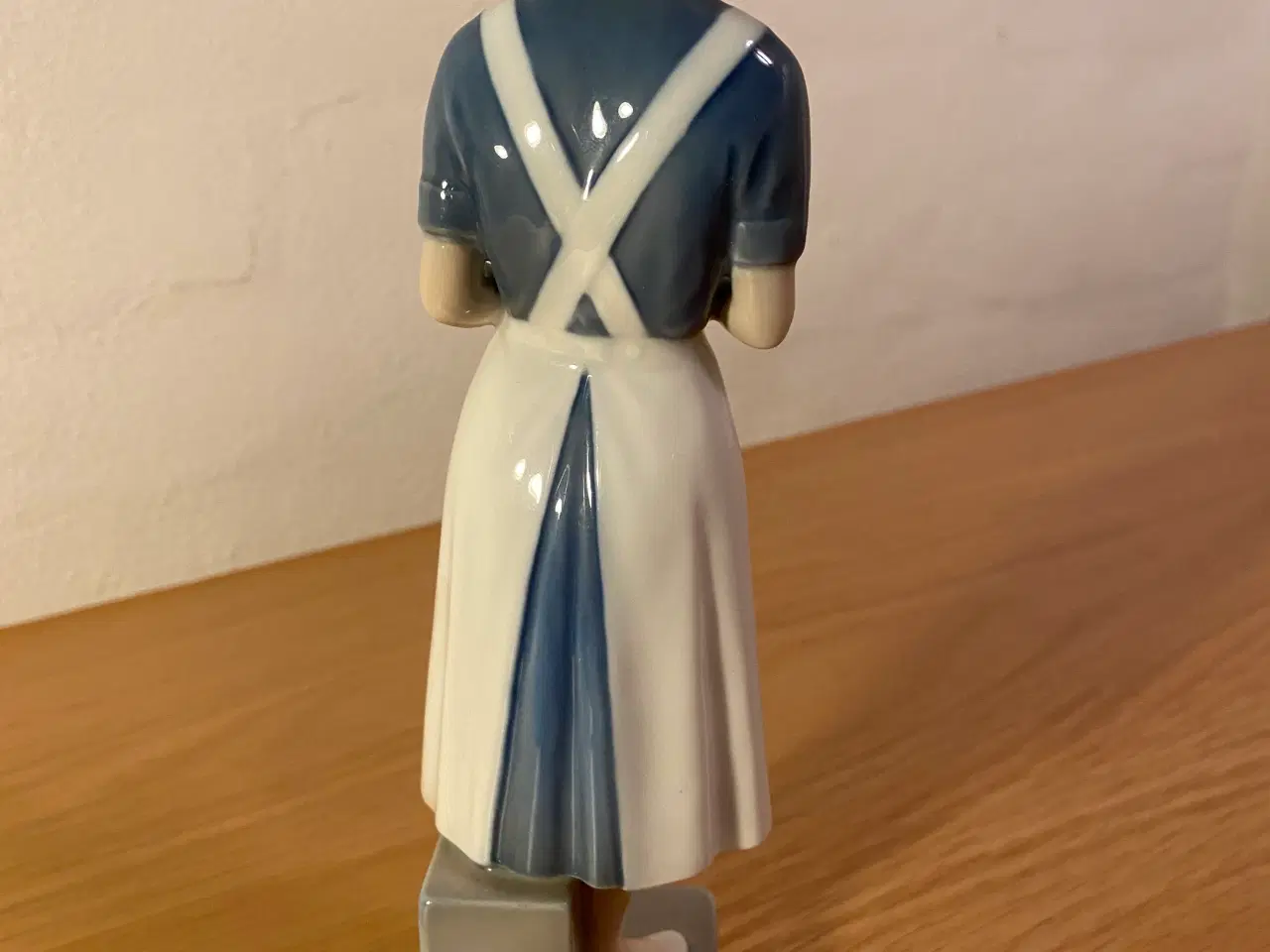 Billede 3 - Royal Copenhagen sygeplejerske 4507