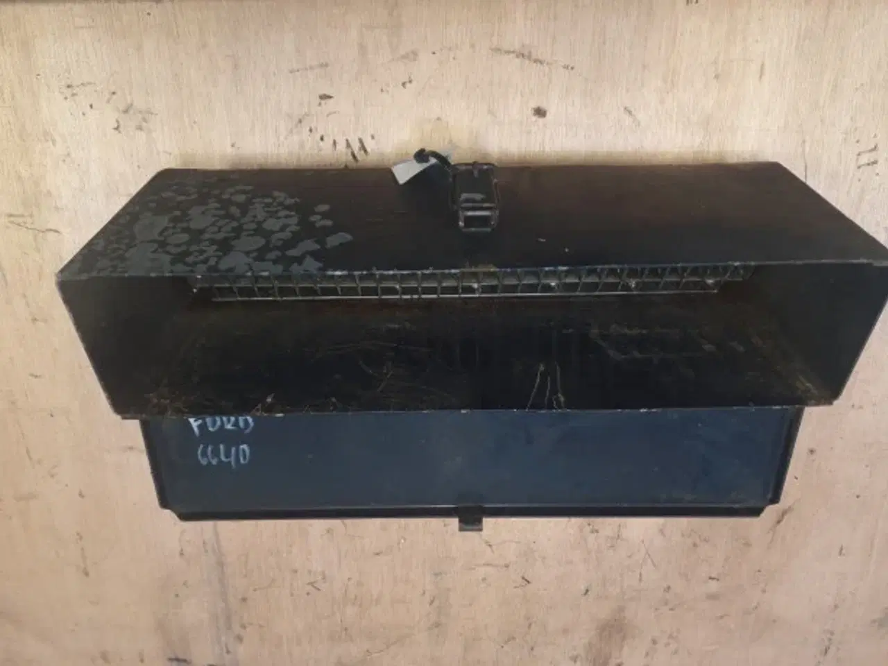 Billede 8 - Ford 6640 Værkktøjkasse F0NN17005AA11M