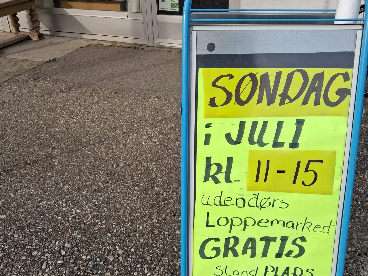 Billede 2 - Loppemarked hver søndag 