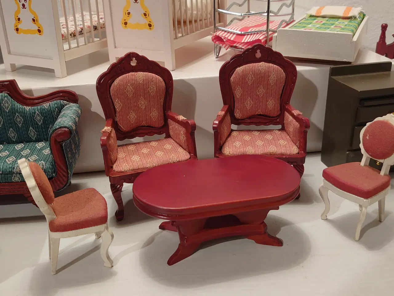 Billede 5 - 20 dele vintage dukkehusmøbler i god stand.