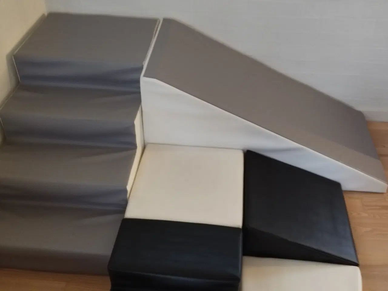 Billede 1 - IGLU Legeskum Rutsjebane og trappe