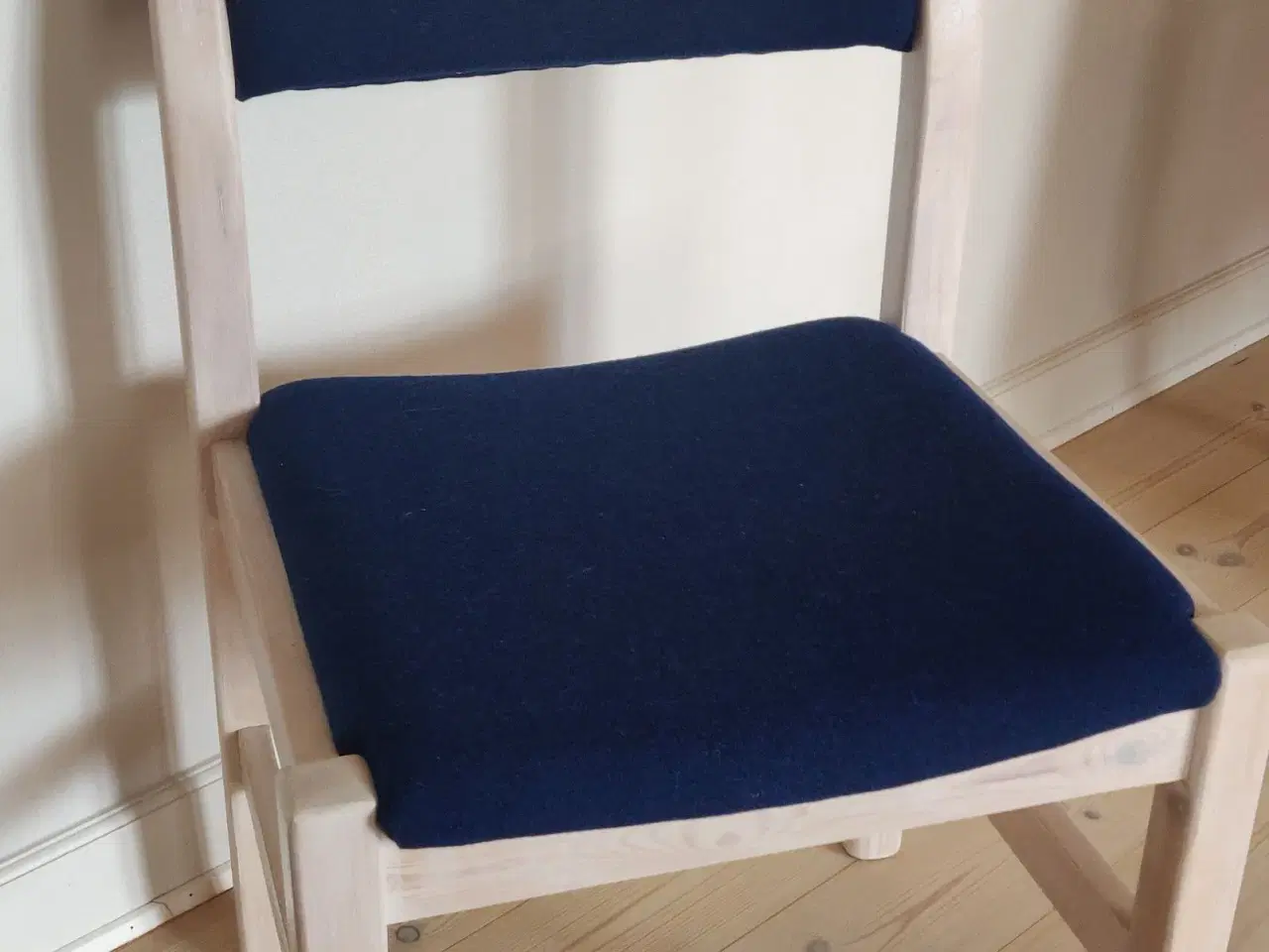 Billede 4 - Spisebord med stole