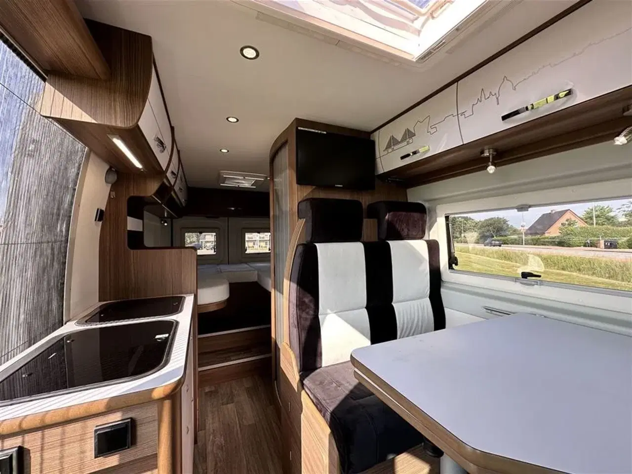 Billede 10 - 2021 - Bravia 636 140 Hk Edition 30   Campervan med langsgående senge og god indretning Kørt 20,500 Km.
