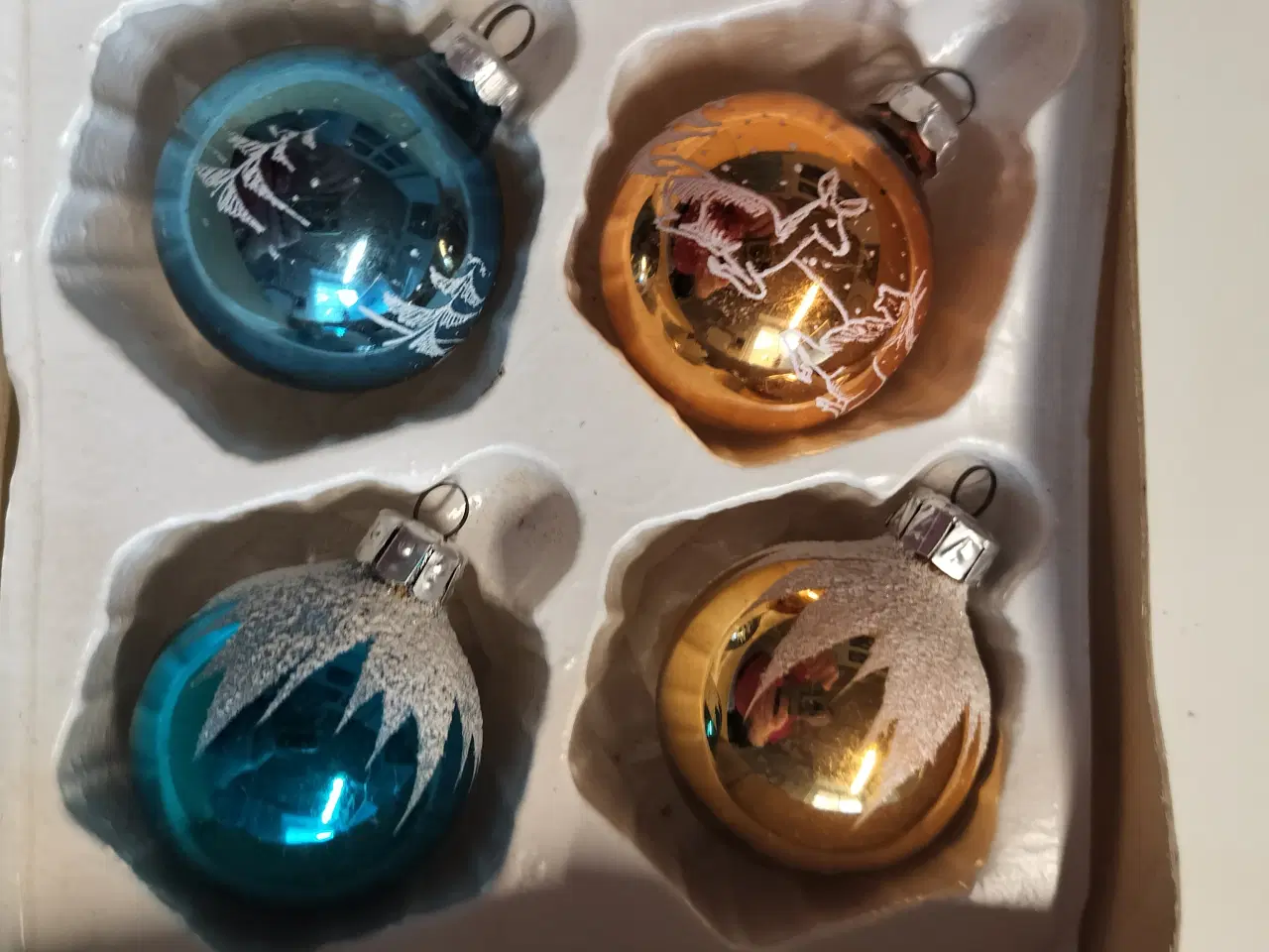 Billede 2 - Gamle julekugler i plastik og med pynt