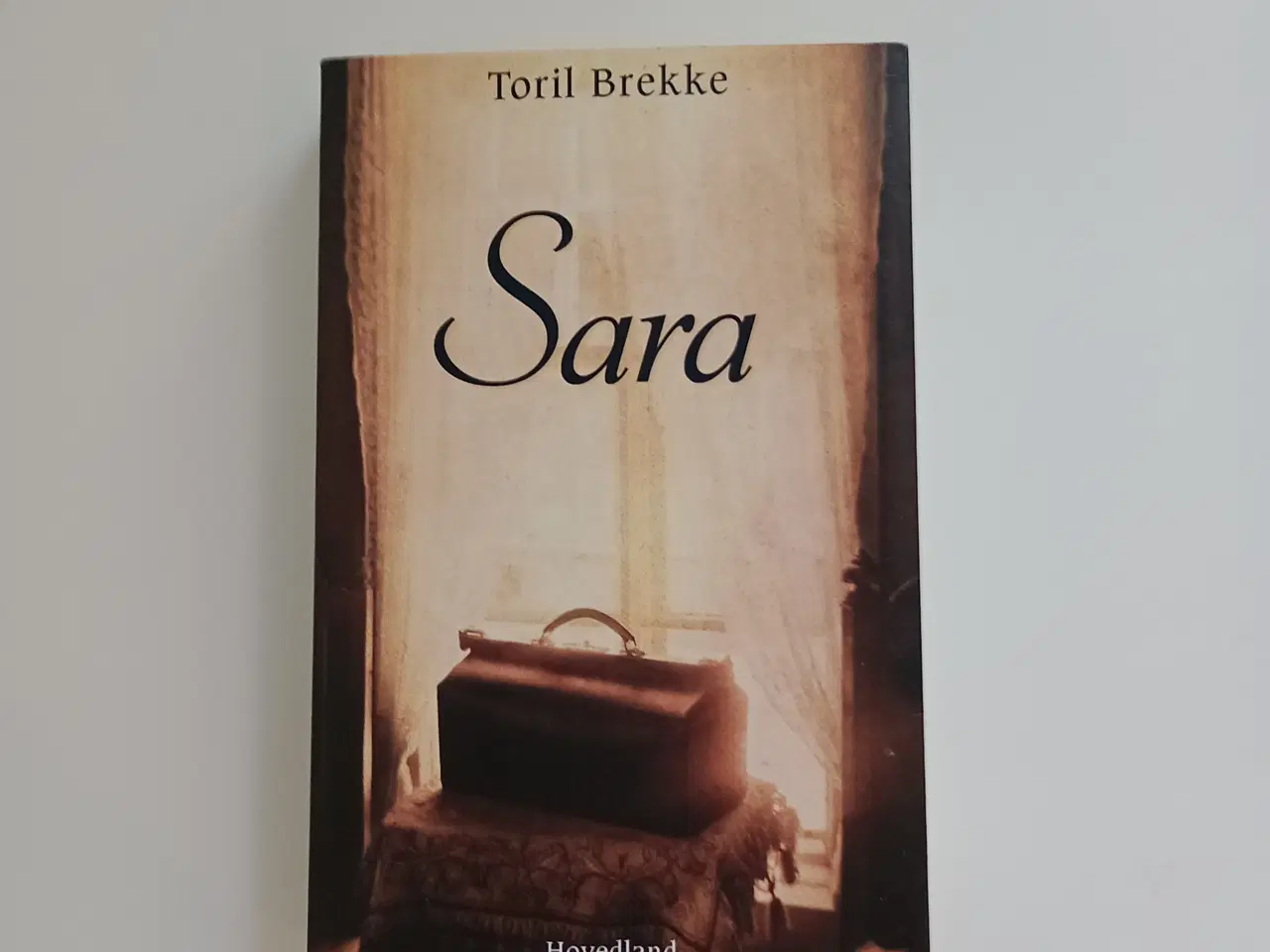 Billede 1 - Bogen: Sara af Toril Brekke.